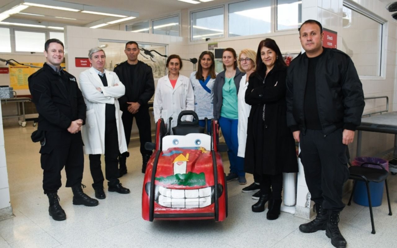 Internos de una cárcel fabricaron una silla de ruedas del Rayo McQueen para el Hospital de Niños