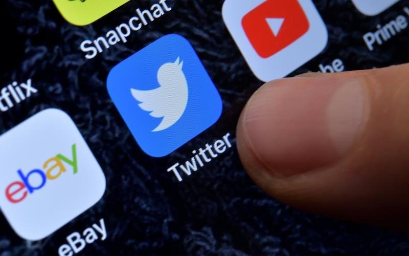 Twitter lanza una nueva función para "esconder" los mensajes ofensivos o publicitarios