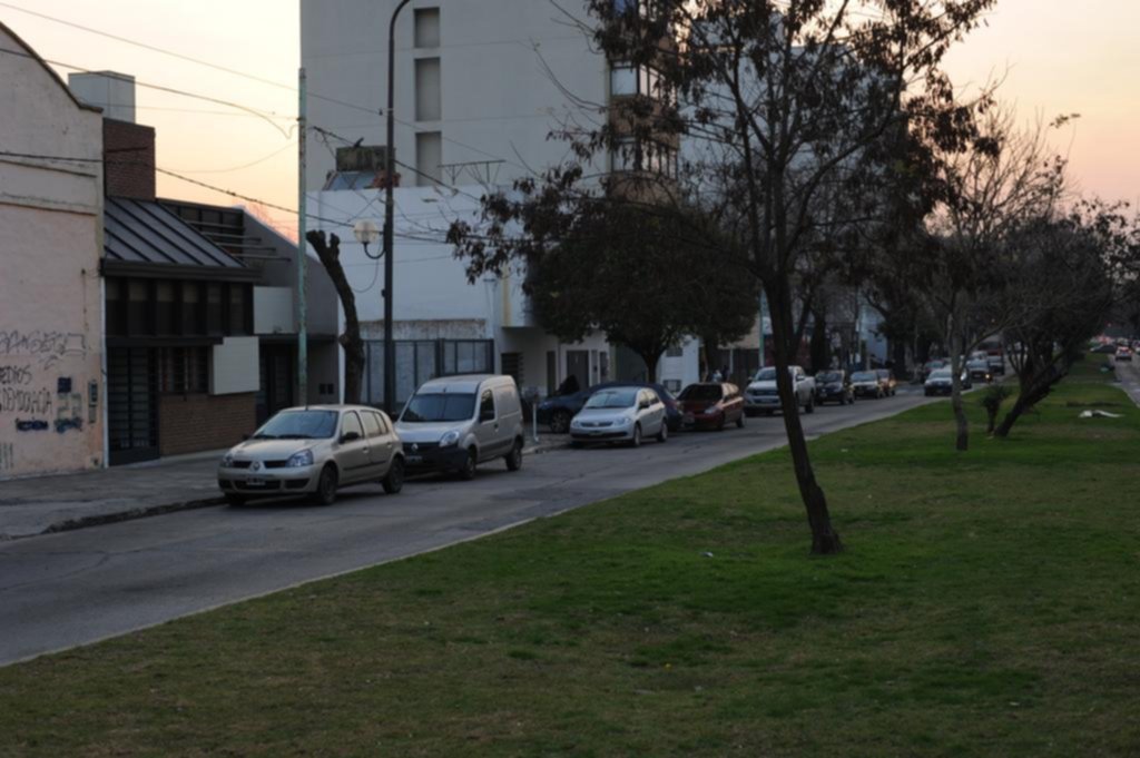 Alerta por una ola de “cuentos del tío” con falsos operarios en la zona de Plaza Yrigoyen