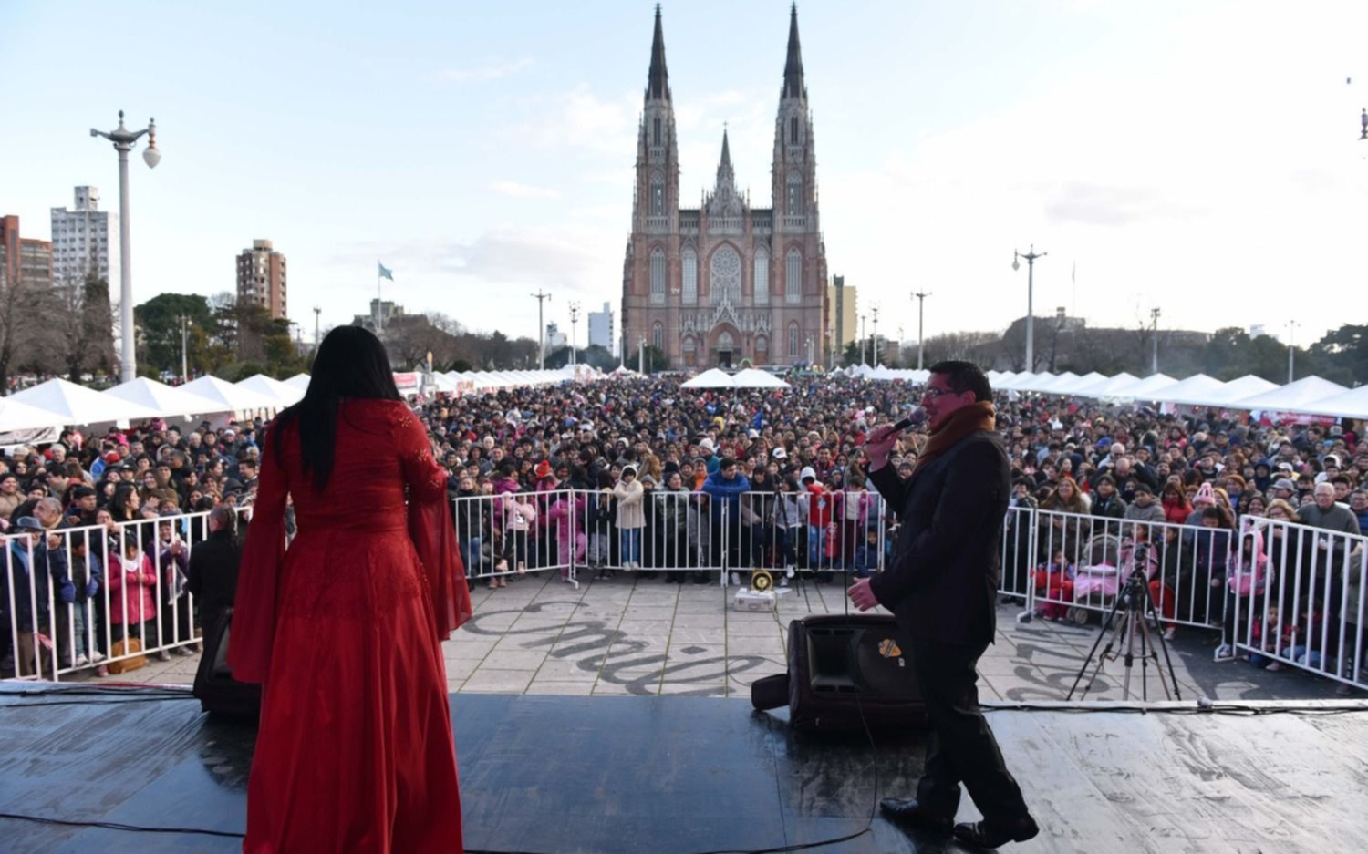 Con un colorido festejo, más de 75 mil personas celebraron "Perú Vive" en Plaza Moreno