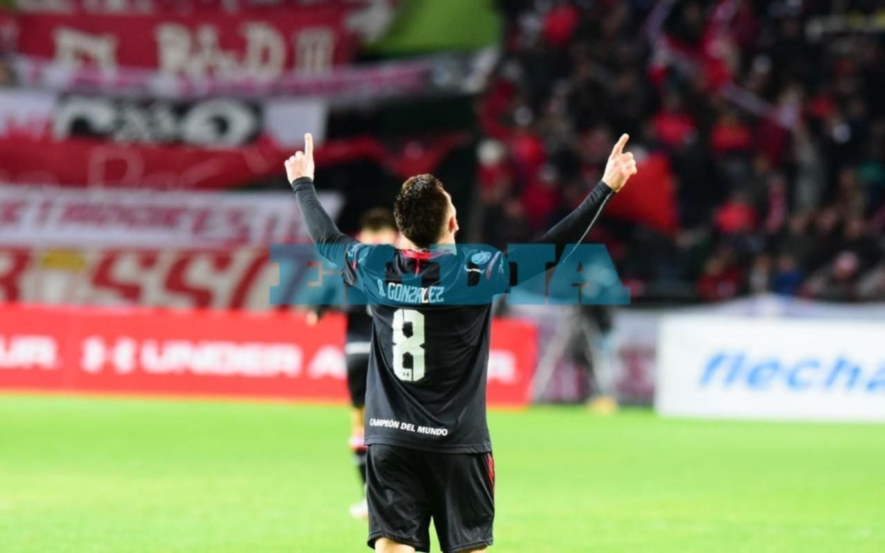 Kalinski y González dedicaron sus goles a las familias de Cacho y Tata