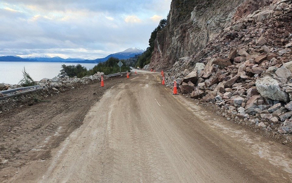 Habilitaron la ruta nacional 40 entre Bariloche y Villa la Angostura a 29 días del derrumbe