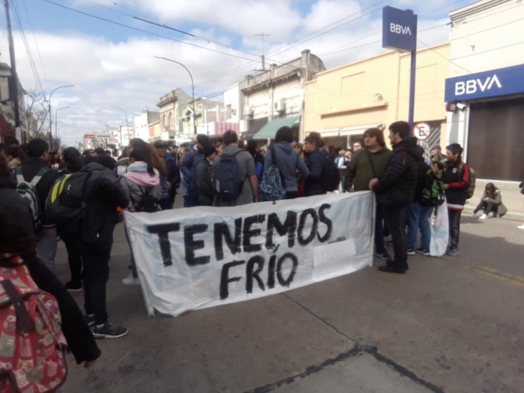 De La Plata a Berisso, no cesan los reclamos por la falta de gas en las escuelas