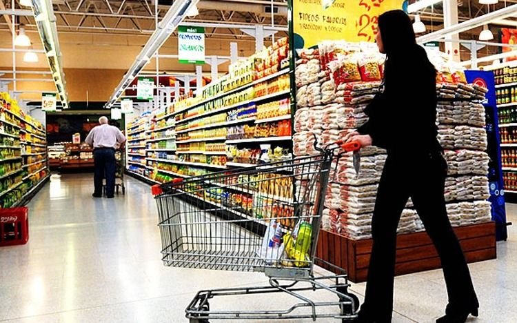 Las ventas en supermercados y shopping acumularon 12 meses de caídas consecutivas