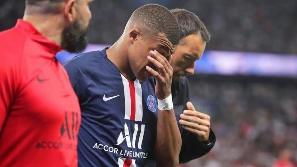 PSG pierde por lesión a Mbappé y Cavani