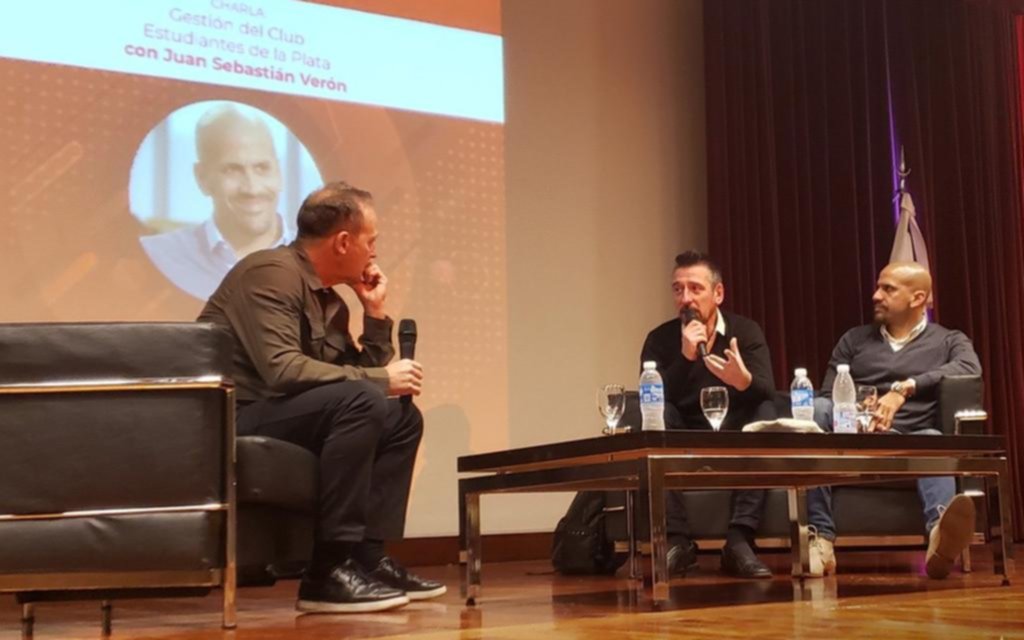 Verón expuso el proyecto educativo en la UADE