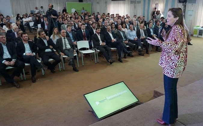 Vidal lanzó una arenga a sus funcionarios: “Si hay algo que no puedo es darme por vencida”