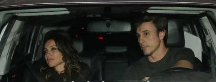 Pampita, rescatada por su príncipe, en el aeropuerto