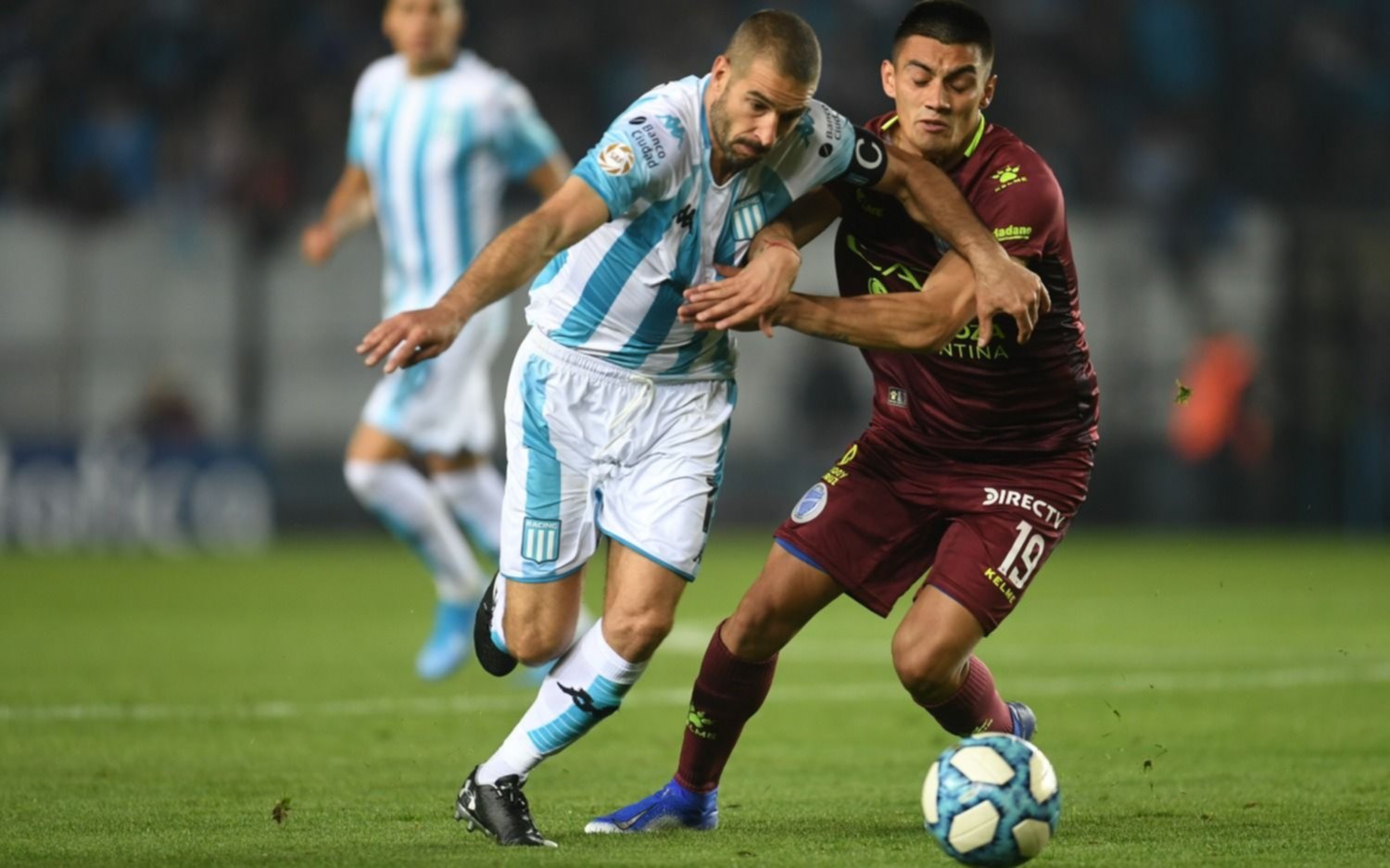 Racing superó con claridad a Godoy Cruz y alcanzó su primer triunfo en la Superliga