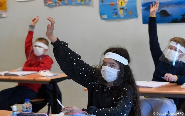 En medio de rebrotes, el Gobierno alemán propone tapabocas para reabrir las escuelas
