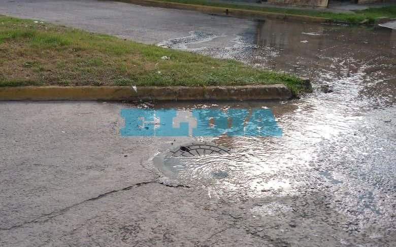 Continúan con problemas de cloacas en 517 y 14 bis