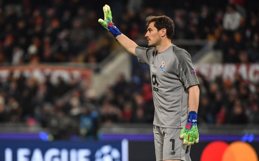 El arquero español Iker Casillas anunció su retiro tras más de 20 años de carrera