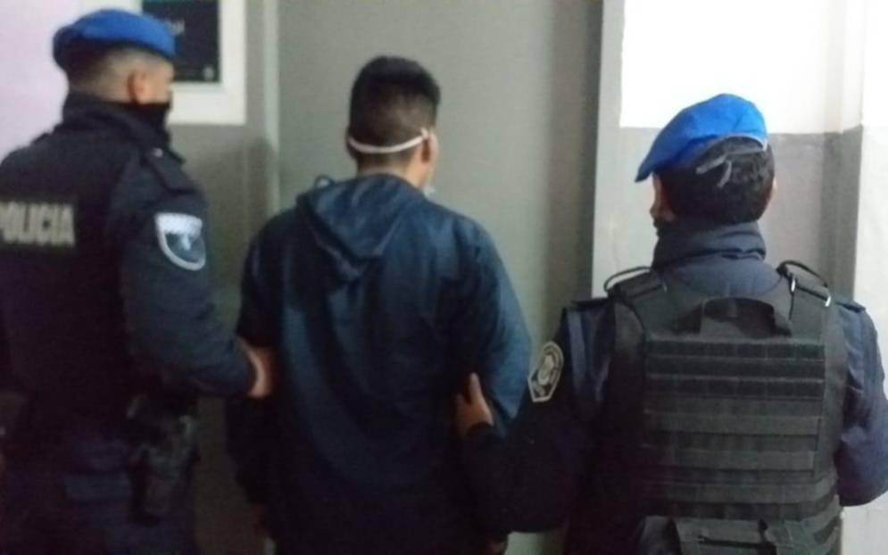 Pedía dinero en la calle, al que se lo negaba lo insultaba y atacó a golpes a la policía