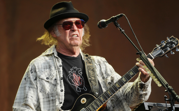 Neil Young demandó a Donald Trump por usar sus canciones en un mitin