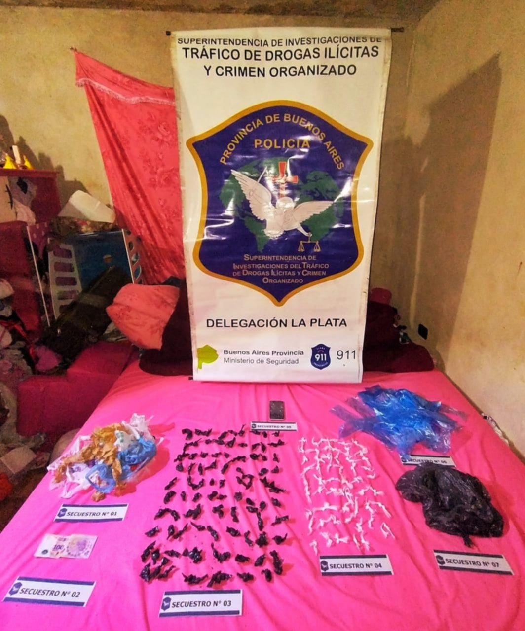 Dos mujeres detenidas acusadas de integrar banda de menudeo de drogas en El Palihue