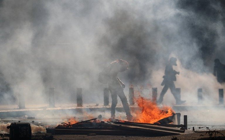 Máxima tensión en el Líbano: manifestantes y militares toman la cancillería y la proclaman "sede de la revolución"