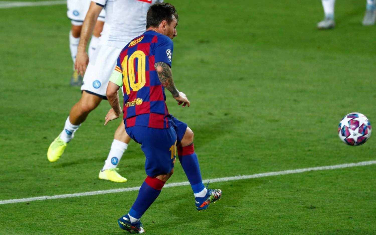 Messi no perdonó al árbitro por los increíbles errores, y le negó el saludo