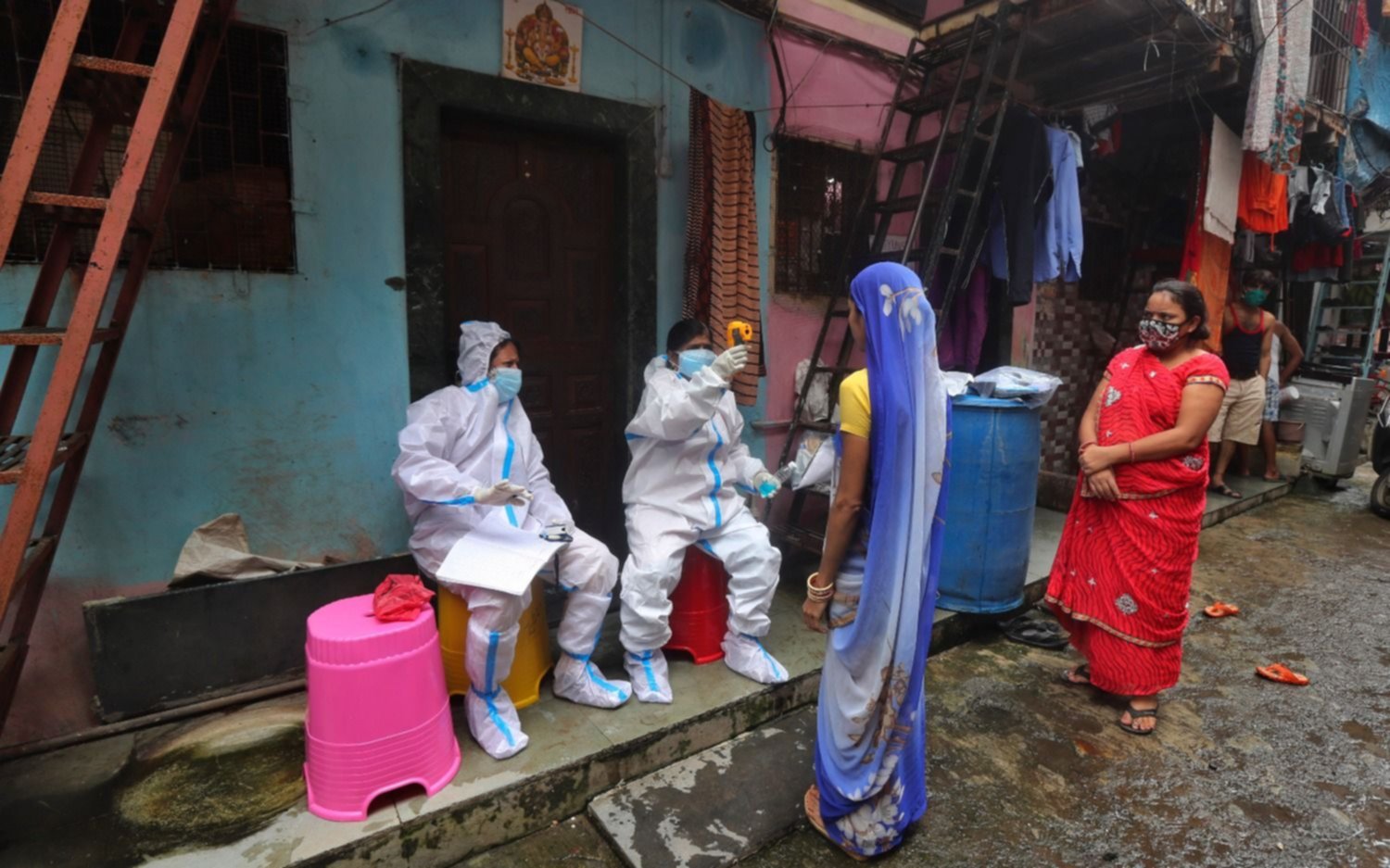 El coronavirus se descontroló en la India: 53.600 casos en un día