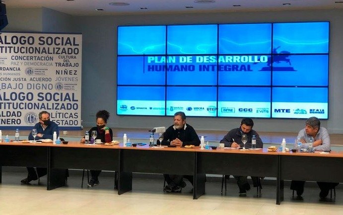 Proponen que el Gobierno impulse un programa de empleo social con fondos del Tesoro y aportes voluntarios