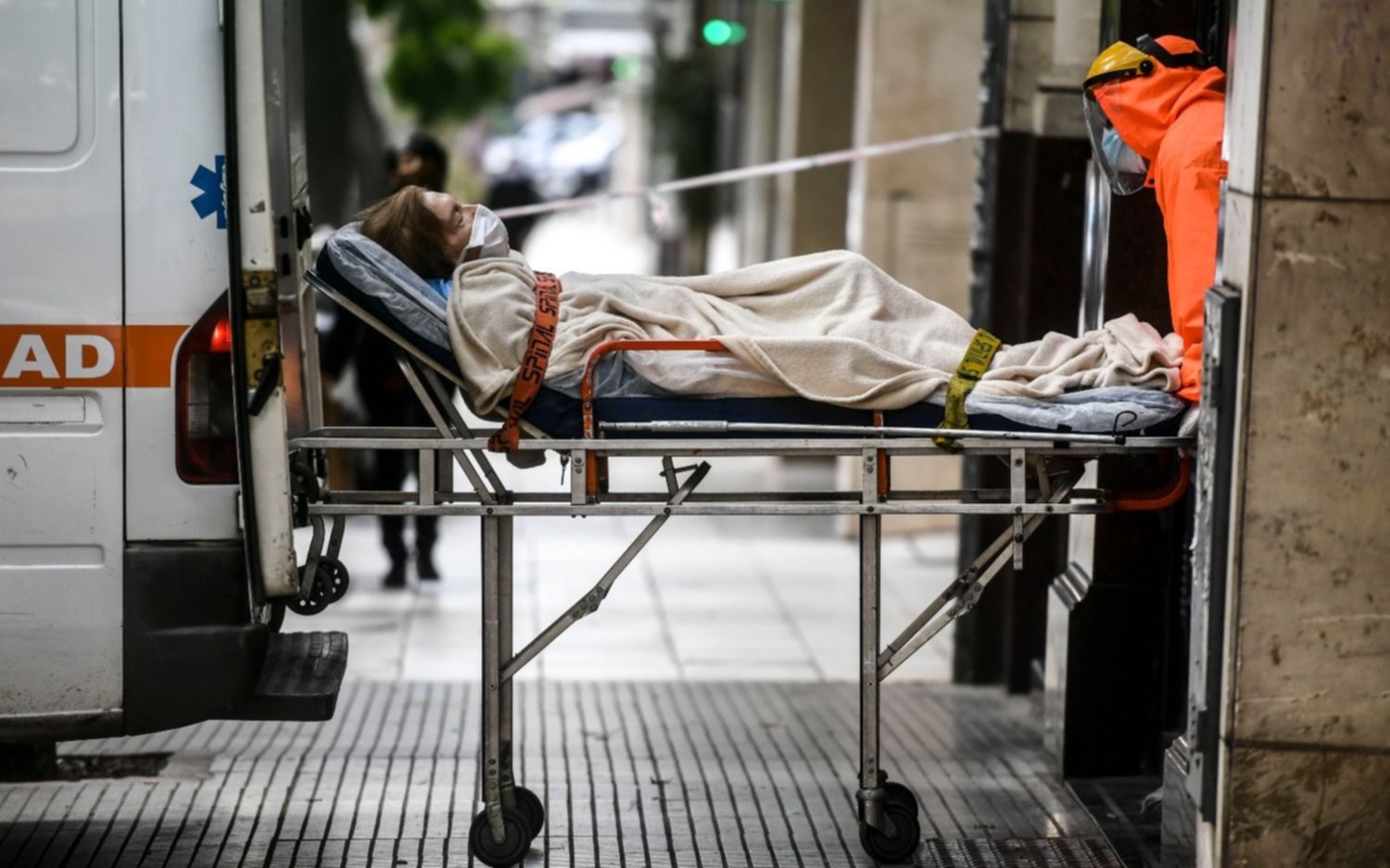 No afloja el coronavirus en Argentina: 7.663 nuevos casos y 209 muertes en un día
