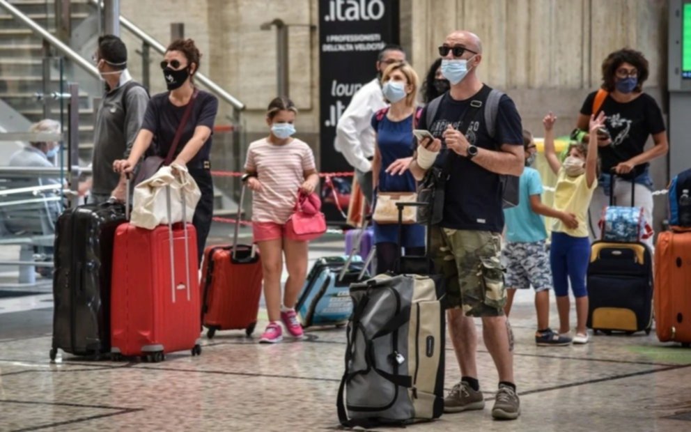 Ante nuevos brotes de Covid-19, en Italia temen que el turismo provoque un desastre