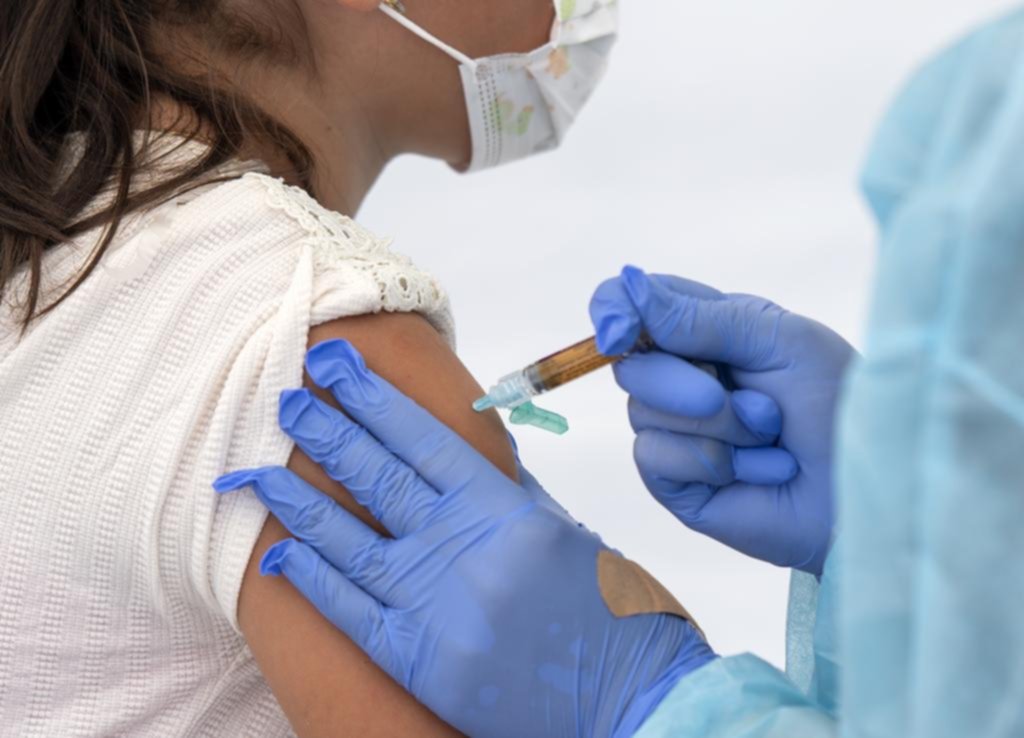 La vacuna “rival” de Oxford logró una robusta respuesta inmunológica contra el virus
