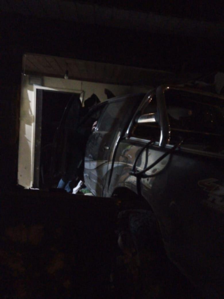City Bell: una camioneta se estrelló contra una casa en la que dormía un matrimonio
