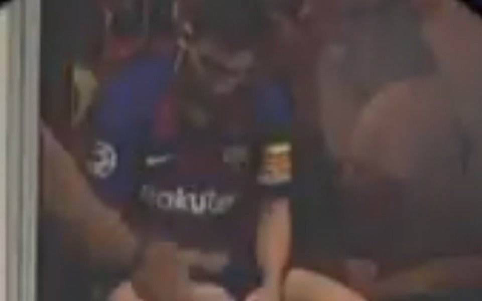 El video y la imagen viral de Messi "desolado" en el entretiempo