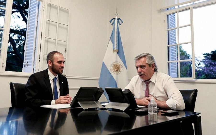 Dólar: ahora, desde el Gobierno afirman que “no hay ninguna medida en estudio” para endurecer el cepo