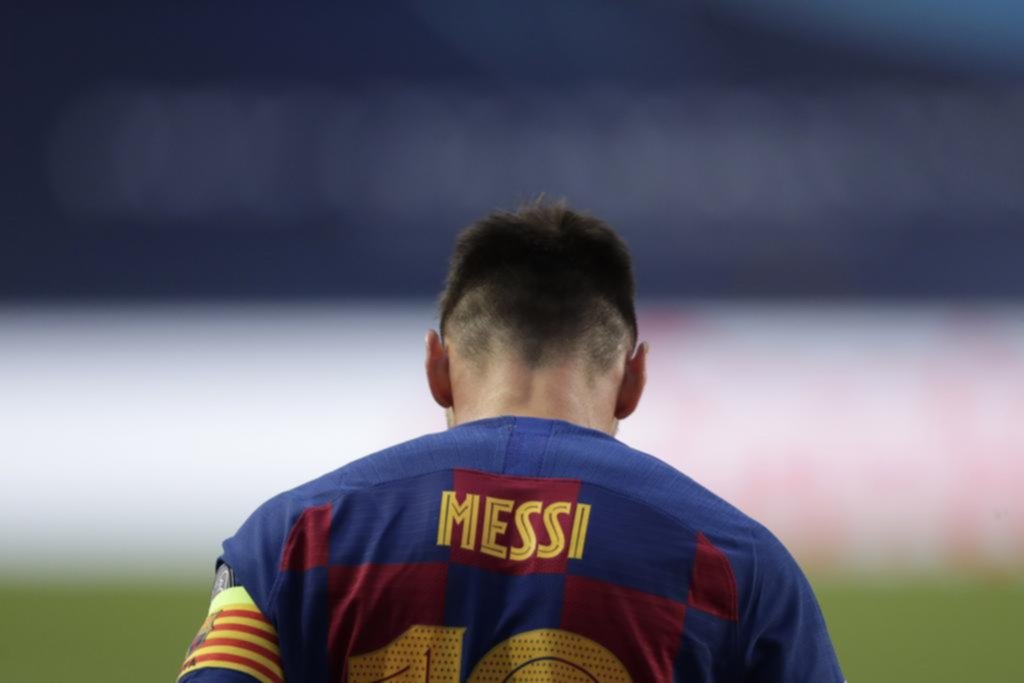 Rumores, pancartas y dudas en el día después del 8 a 2 al Barça de Messi