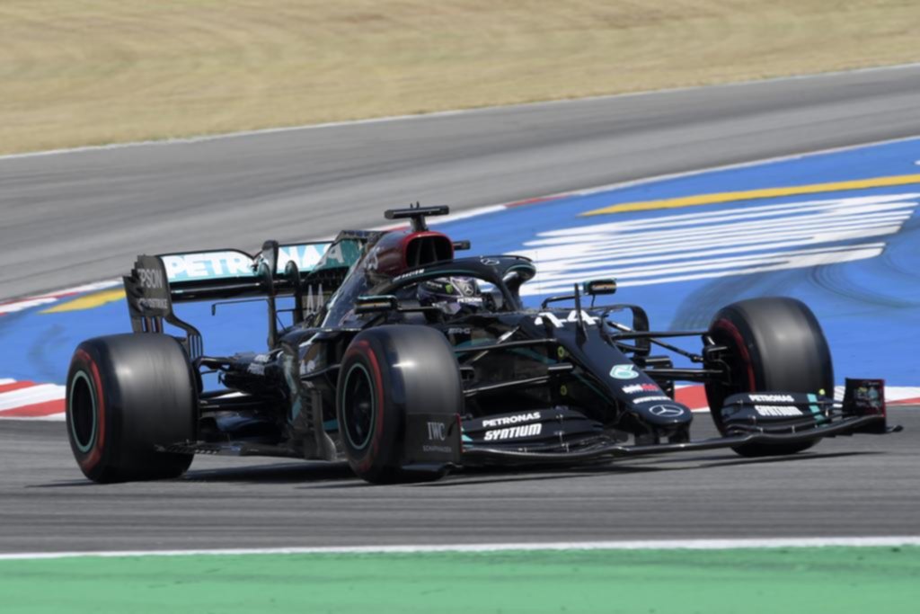 Hamilton no se detiene y se quedó con la pole en España