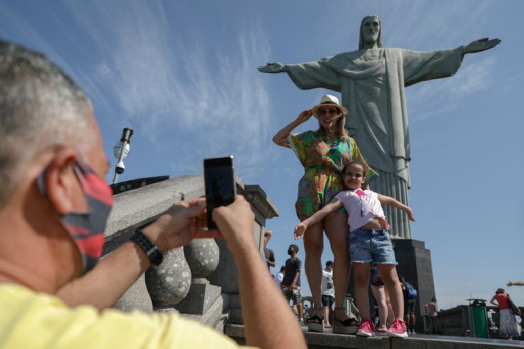 Reabrió el Cristo Redentor y desafía al virus, que acecha