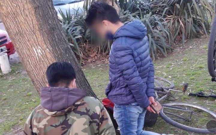 Robaron una bici de alta gama en City Bell, quisieron  venderla por Mercado Libre y terminaron detenidos