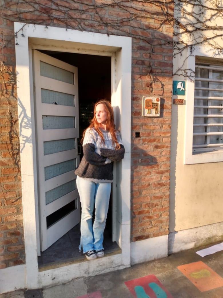 Saquean la casa de la fundadora de la biblioteca “Del otro lado del árbol”