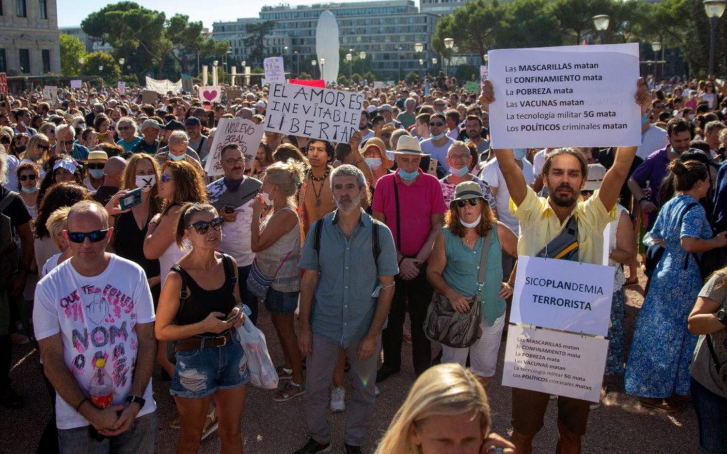 Sancionarán "con la máxima dureza" a quienes se manifestaron ayer sin tapabocas en Madrid