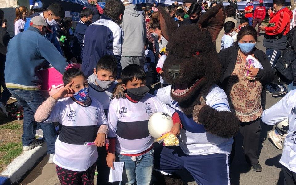 La campaña “Dale Lobo” sigue en Villa Elvira y barrio Monasterio