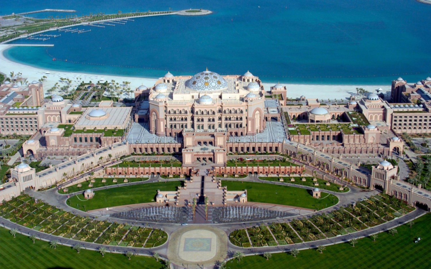 Juan Carlos I de España se fue a Emiratos Árabes: conocé el lujoso hotel que le reservó el jeque