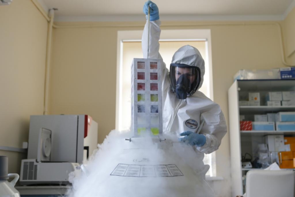 Rusia y China toman la delantera en la intención de usar sus vacunas anti COVID