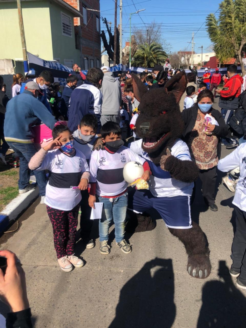 La campaña “Dale Lobo” pasó por Villa Elvira
