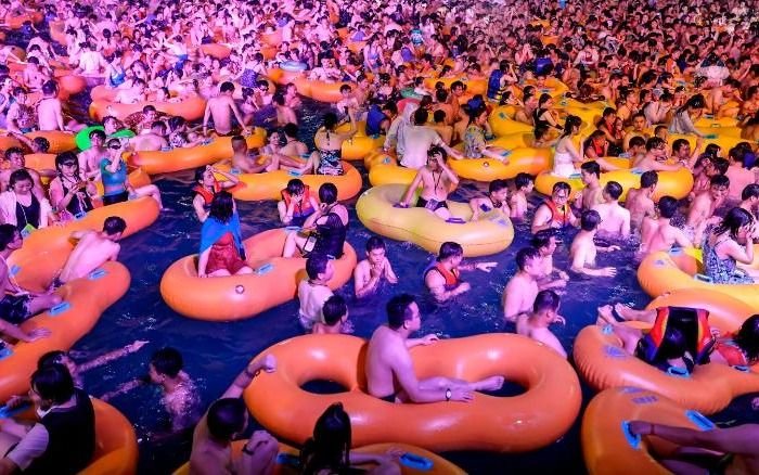 En Wuhan, luego de la pandemia, armaron una mega fiesta acuática