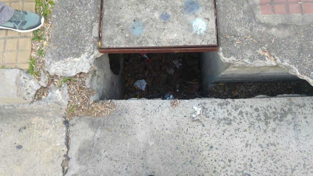 Peligro por una boca de tormenta en 25 y 62