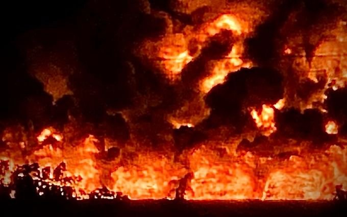 Espectacular incendio en una fábrica en Texas