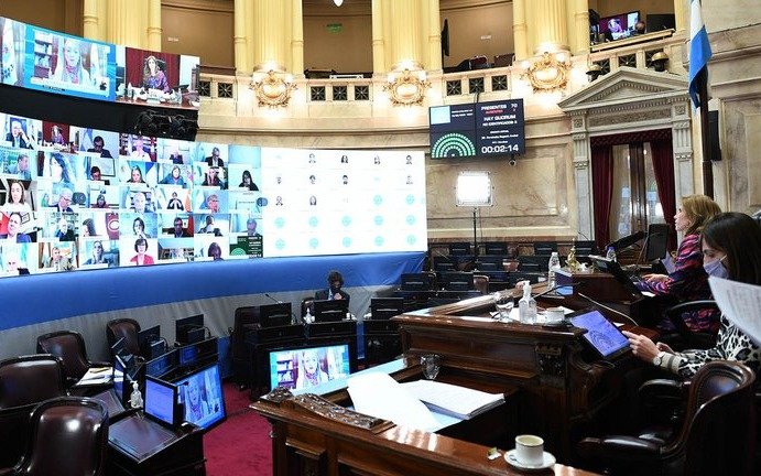 El Gobierno convocó a una audiencia para avanzar contra 12 jueces pese al amparo judicial