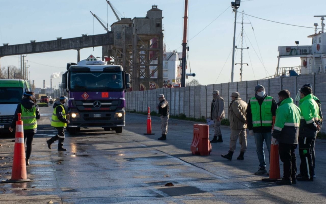 Controles en los puertos bonaerenses de Dock Sud y Quequén