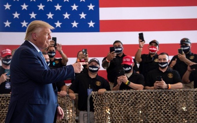 Trump llamó a no comprar una marca de neumáticos porque no publicita su eslogan de campaña