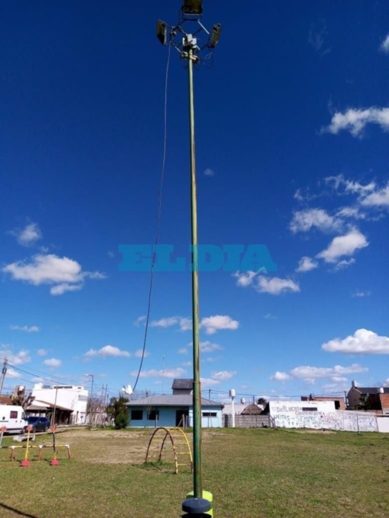 Preocupación en San Carlos por un cable cortado que "pone en riesgo a los vecinos"
