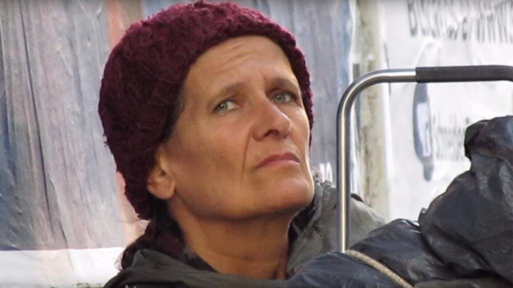 La madre de Luismi, ¿es la mujer indigente?