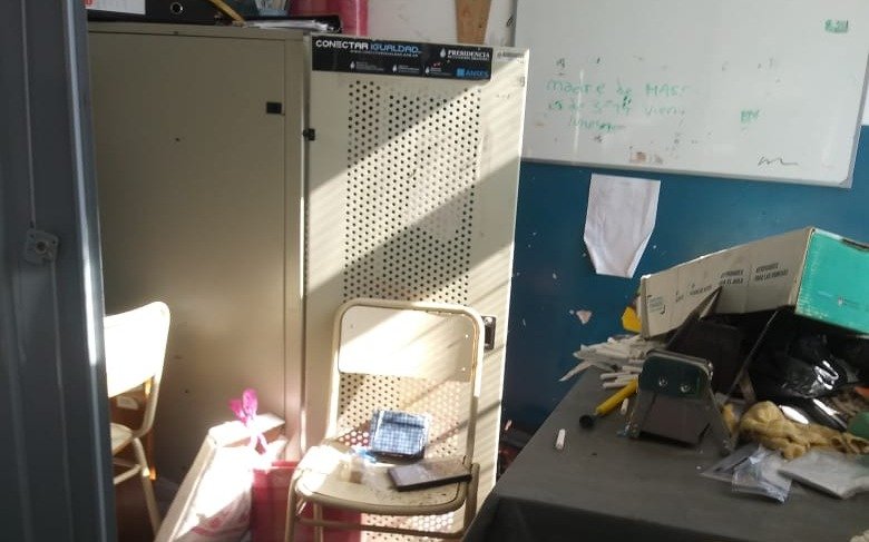 Robaron otra vez en una escuela, frente a un destacamento policial en Barrio Aeropuerto