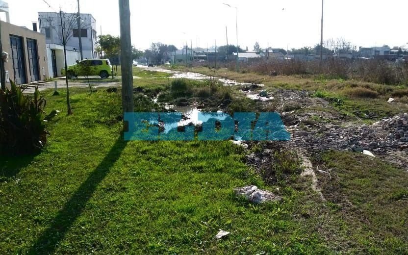 Denuncian caudalosa pérdida de agua en 72, entre 7 y 8