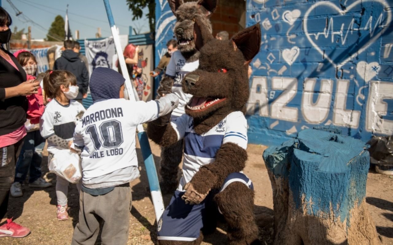 La campaña solidaria "Dale Lobo" llegó a la filial "Barrio Monasterio Pedro Troglio"